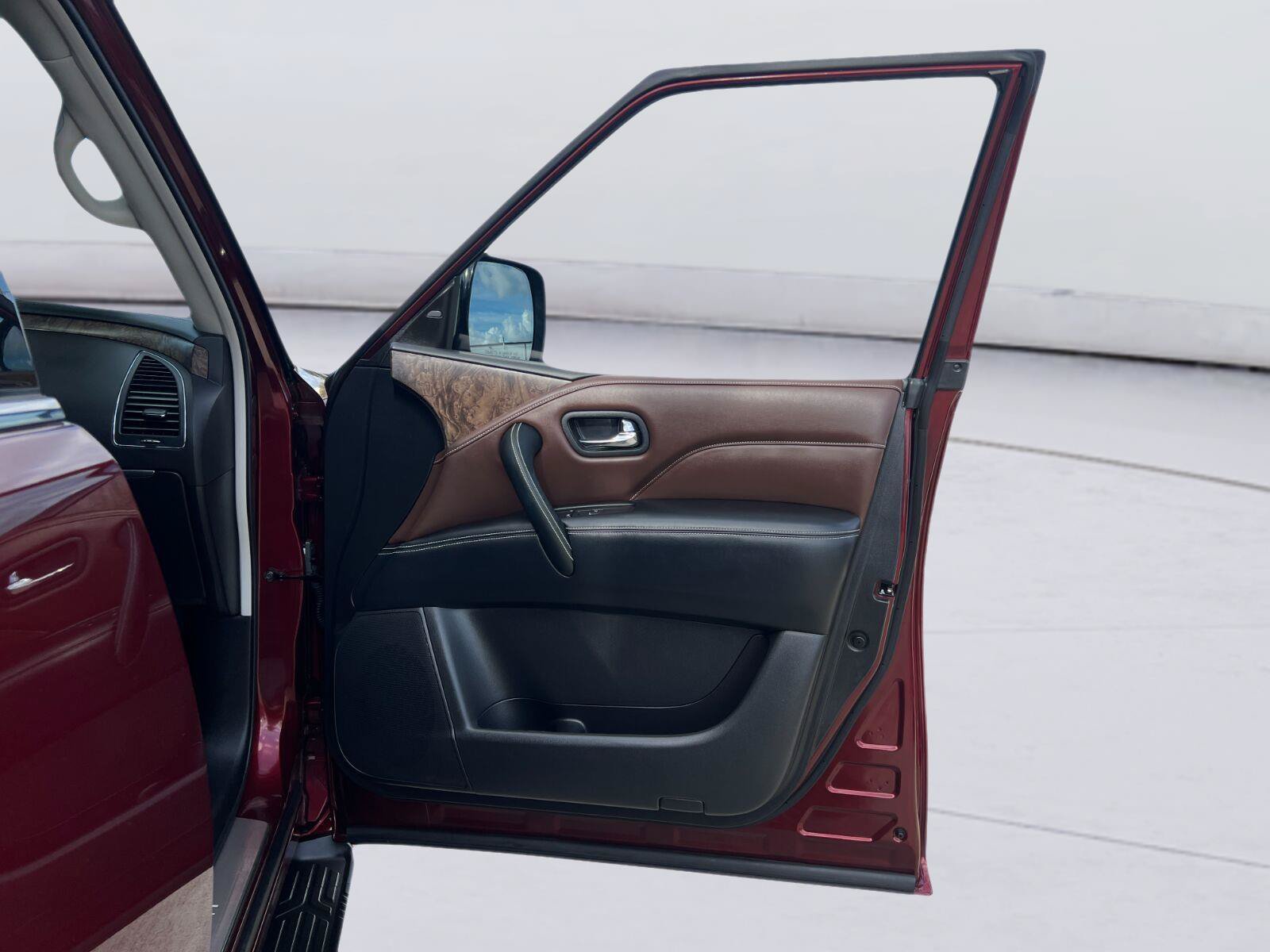 Used 2022 INFINITI QX80 Premium Select w/ Cargo Package RWD image 24