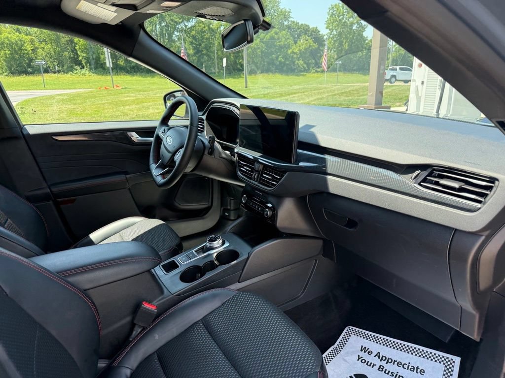 Certified 2024 Ford Escape ST-Line Elite AWD/4WD image 13