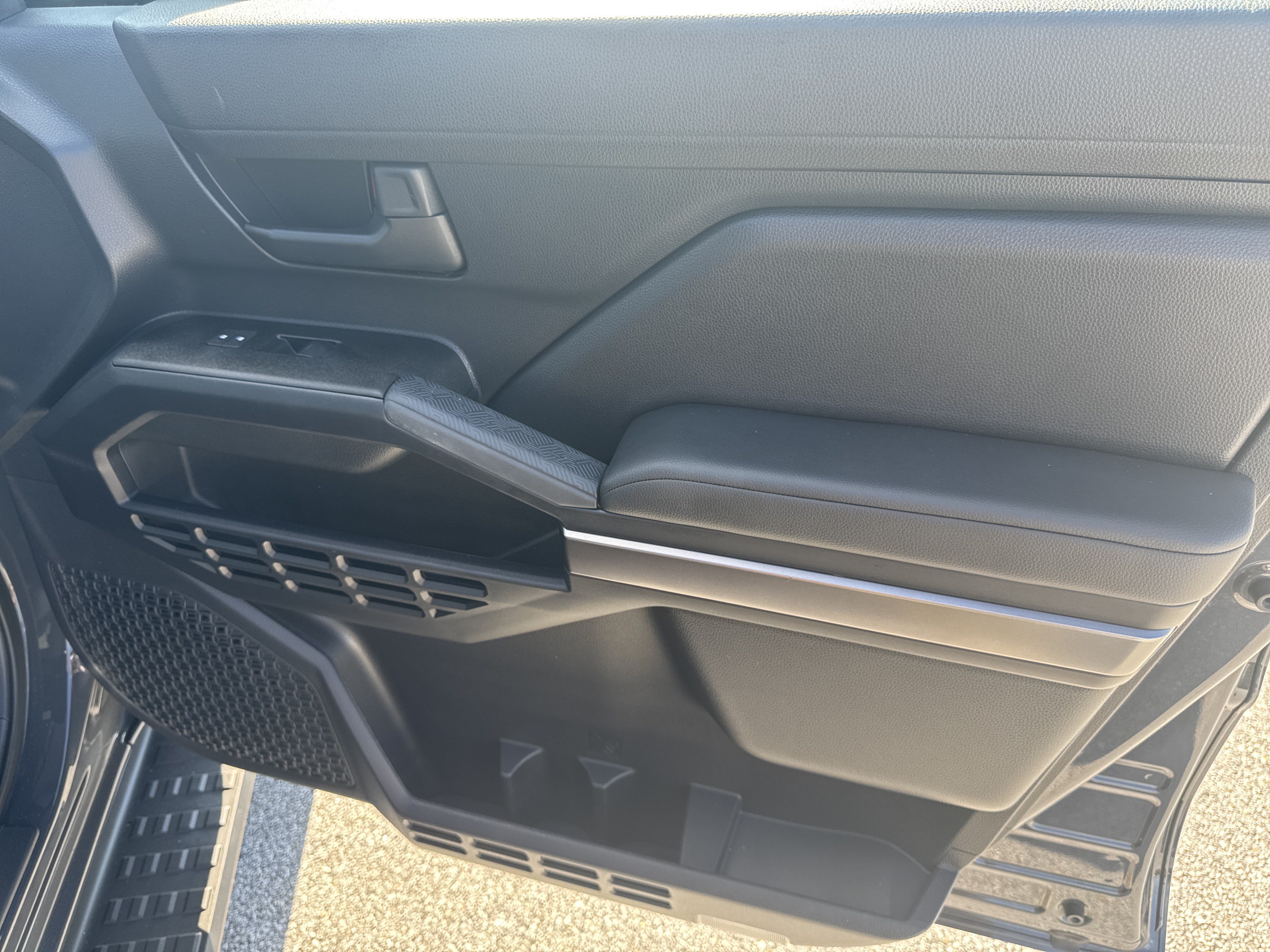 Used 2025 Toyota 4Runner SR5 AWD/4WD image 15