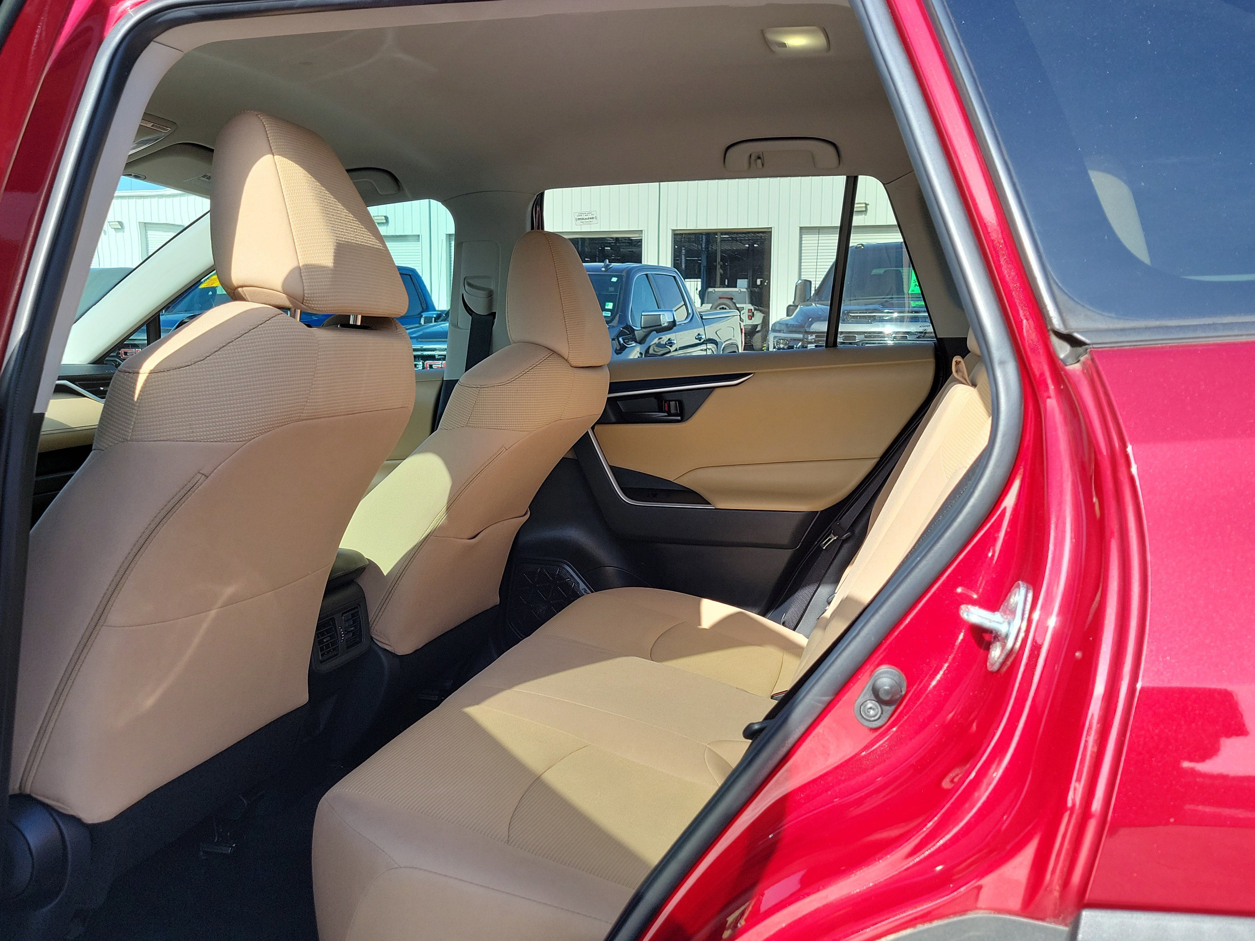 Used 2022 Toyota RAV4 LE FWD image 10