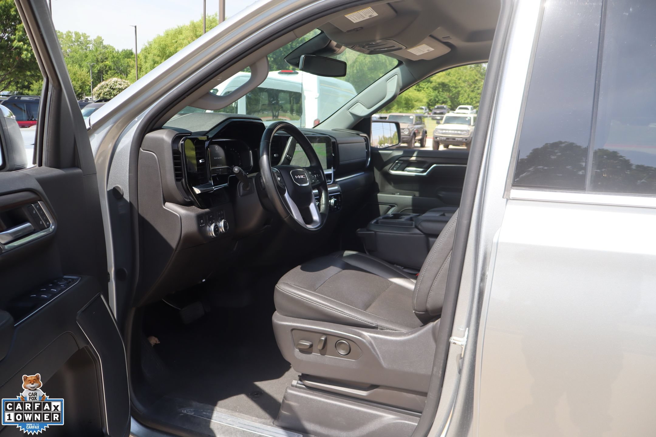 Used 2025 GMC Sierra 1500 SLT AWD/4WD image 23
