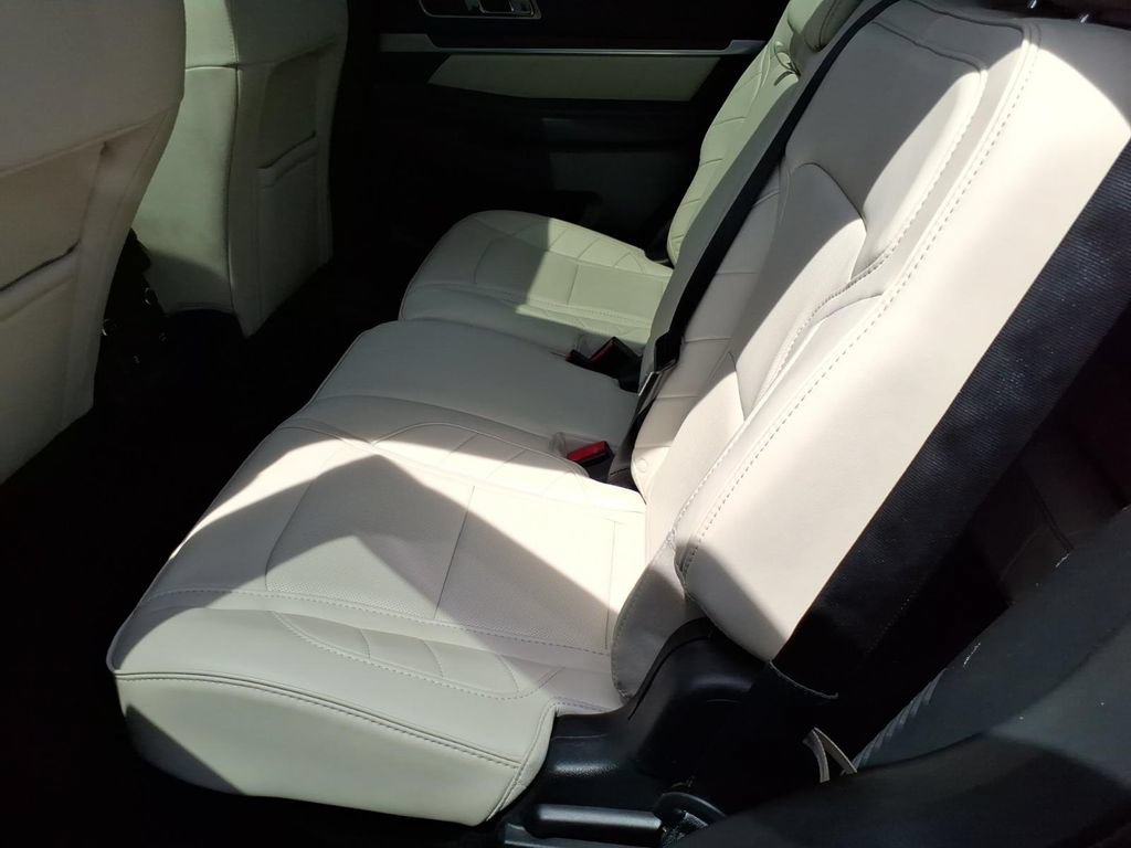 Certified 2019 Ford Explorer Limited w/ Limited Luxury Package AWD/4WD image 8