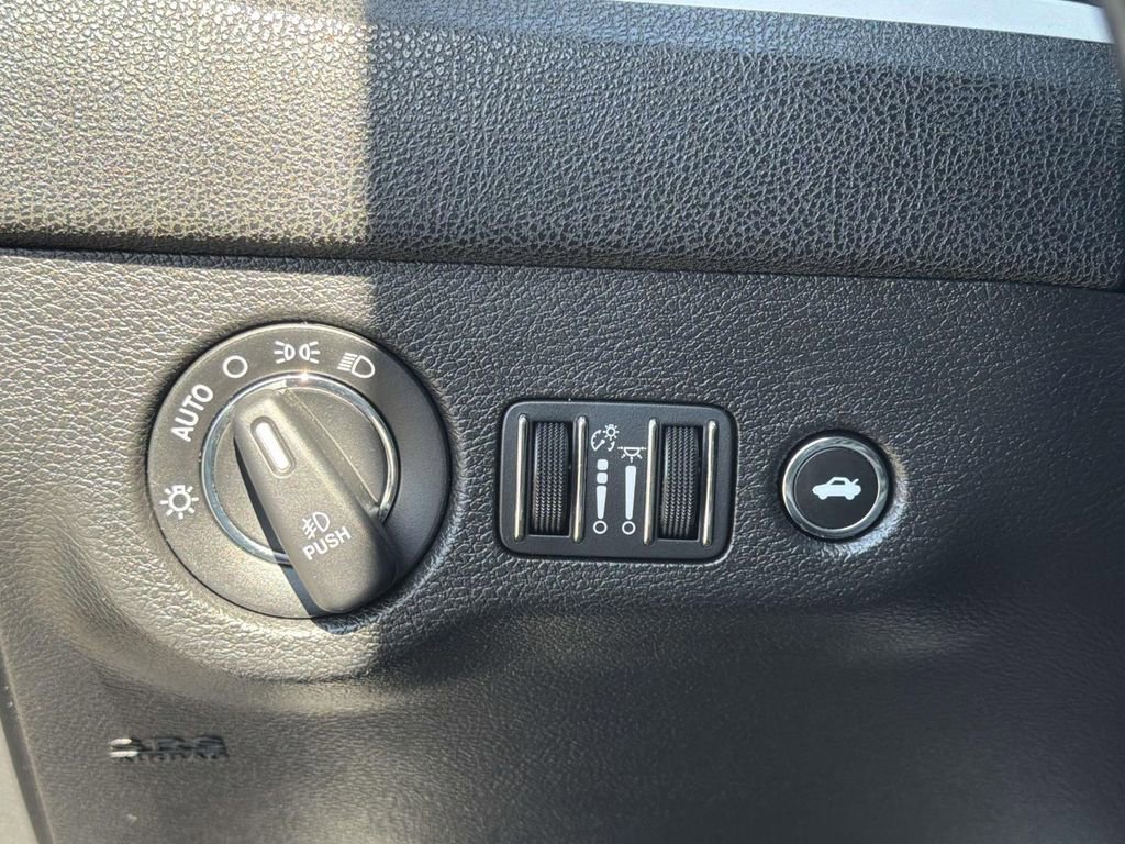 Used 2022 Chrysler 300 Touring L image 16