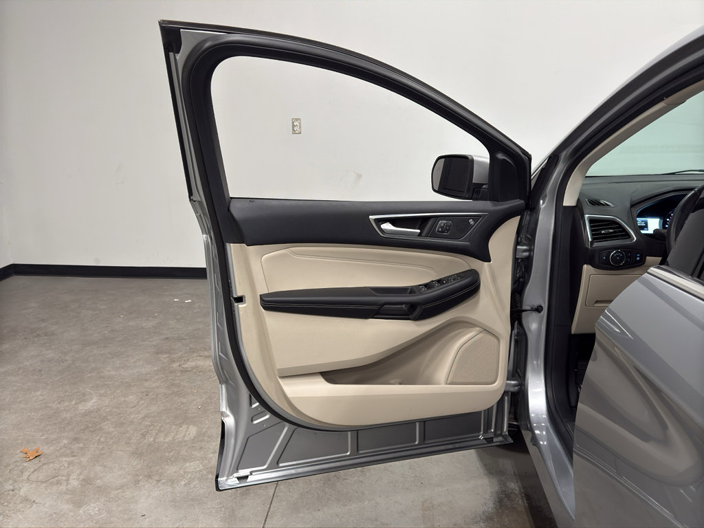 Certified 2022 Ford Edge Titanium image 9