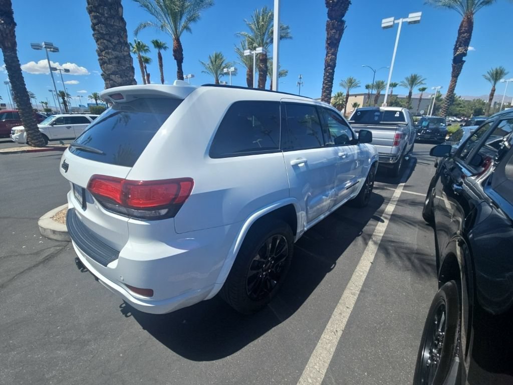 Used 2021 Jeep Grand Cherokee Laredo X RWD image 2