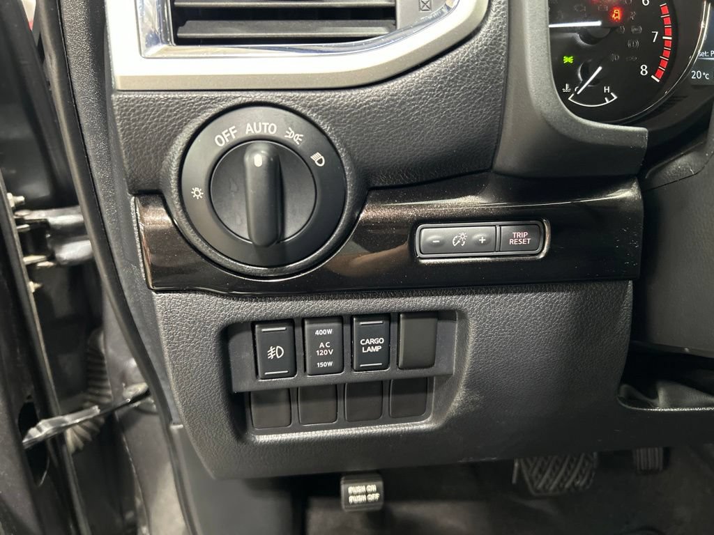 Used 2017 Nissan Titan SV AWD/4WD image 13