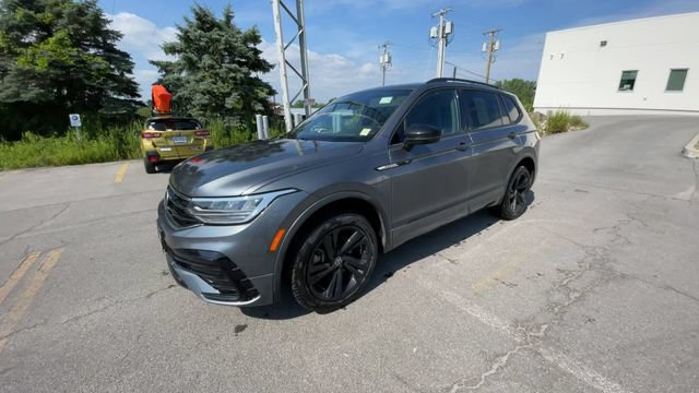 Used 2024 Volkswagen Tiguan SE R-Line AWD/4WD image 5