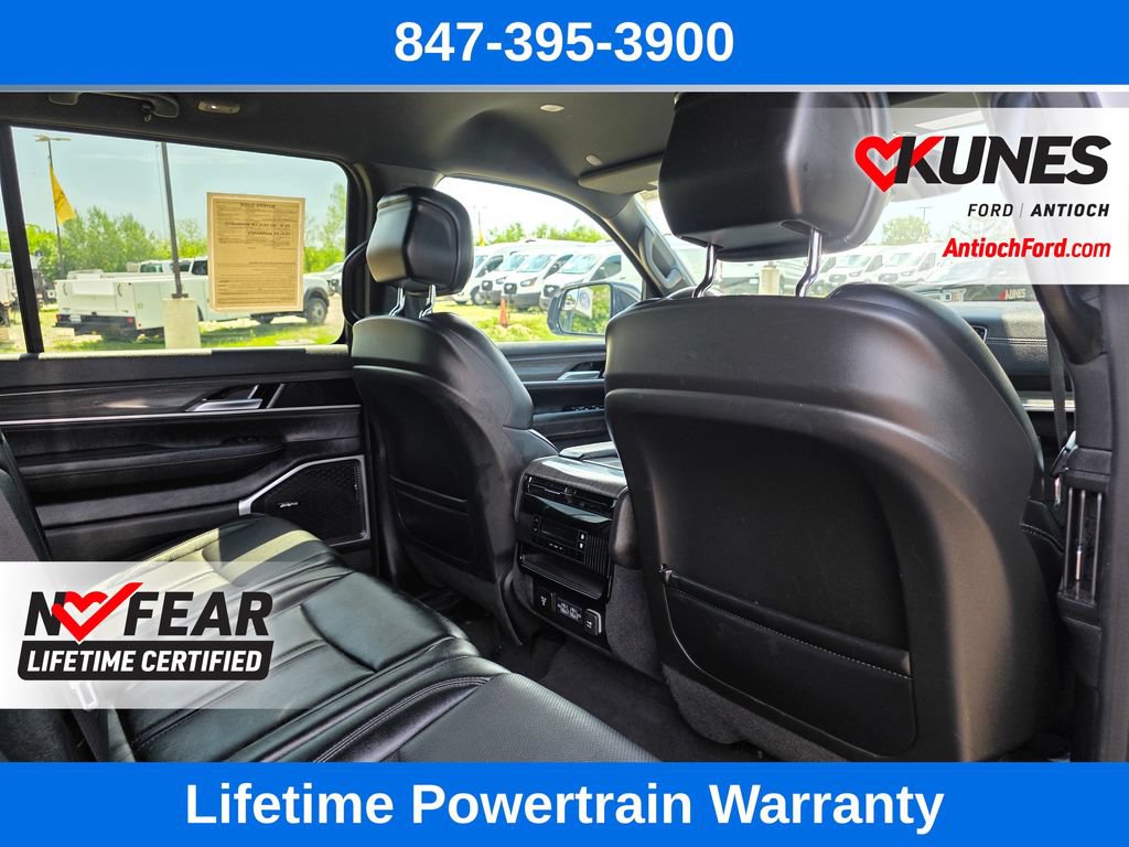Used 2024 Jeep Wagoneer L Series II w/ Flexible Seating Group AWD/4WD image 33