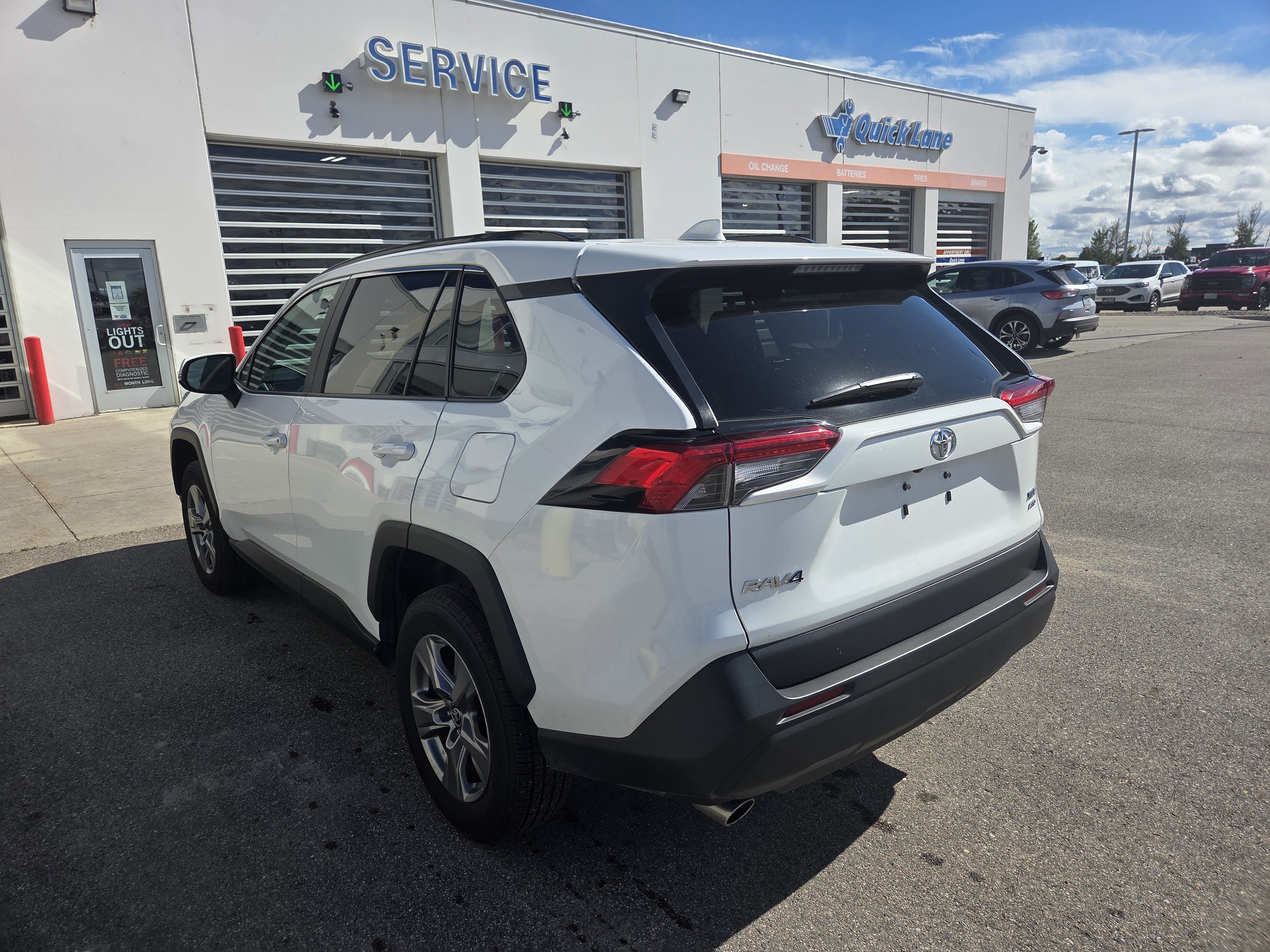 Used 2025 Toyota RAV4 XLE AWD/4WD image 4