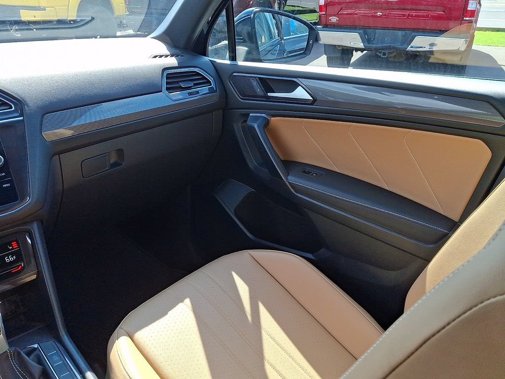 Used 2024 Volkswagen Tiguan SE AWD/4WD image 16