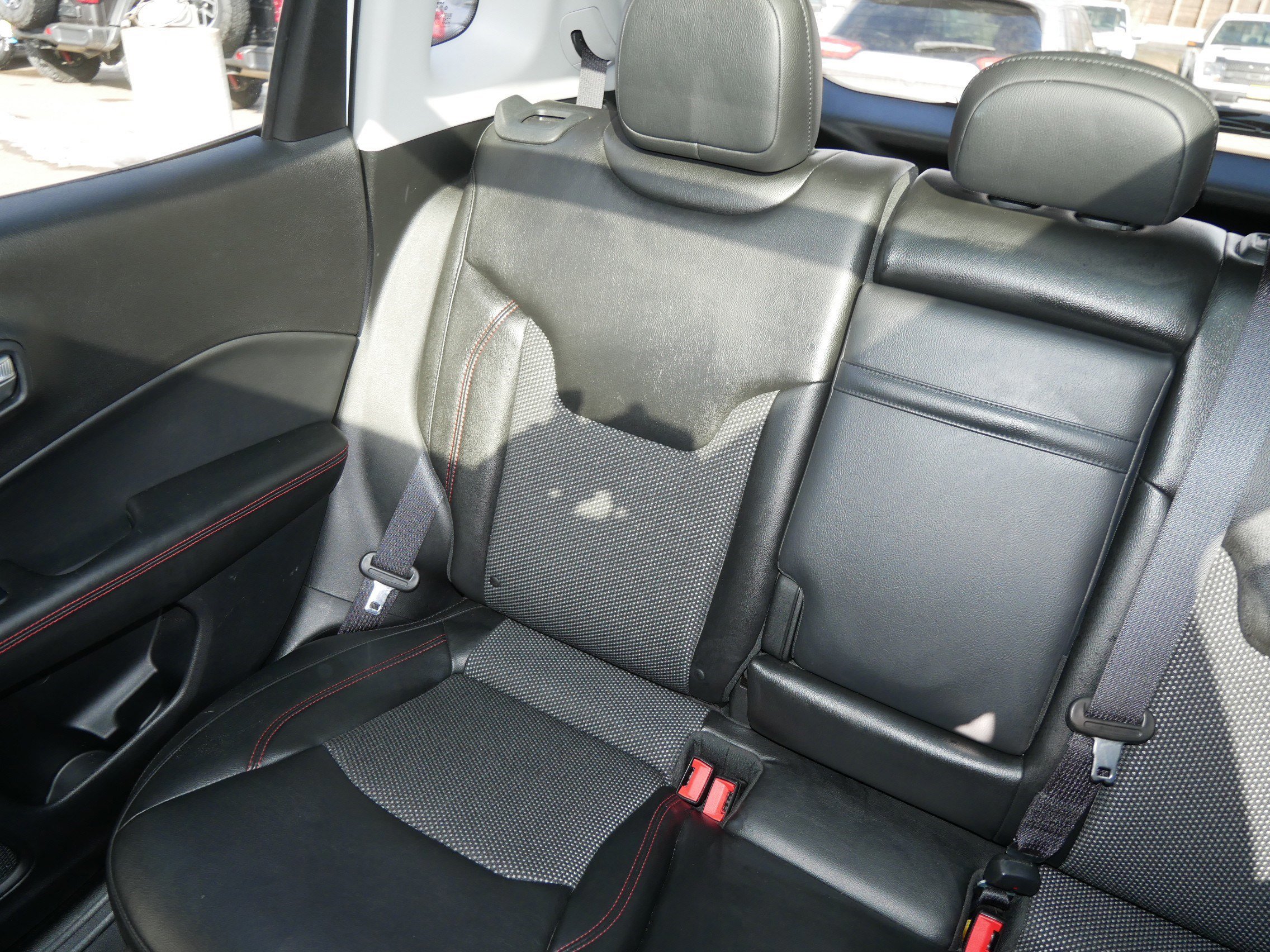 Used 2018 Jeep Compass Trailhawk w/ Cold Weather Group image 12