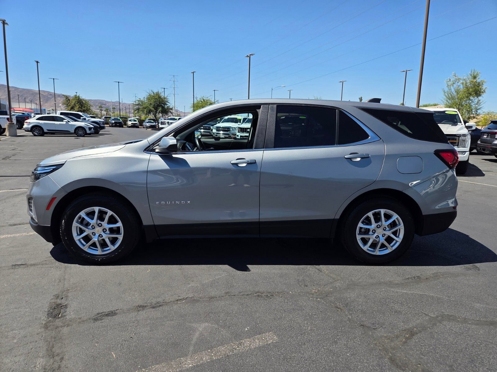 Used 2024 Chevrolet Equinox LT FWD image 3