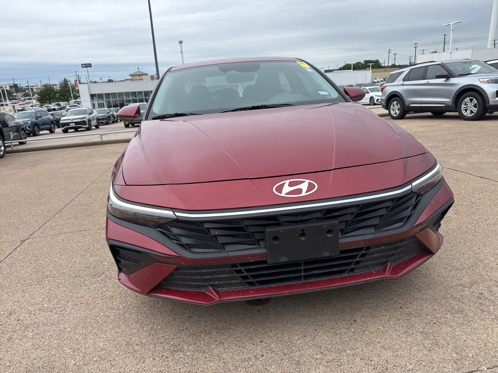 Used 2025 Hyundai Elantra SE FWD image 2