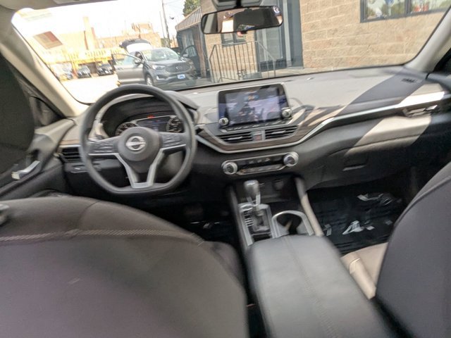 Used 2024 Nissan Altima 2.5 SV FWD image 23
