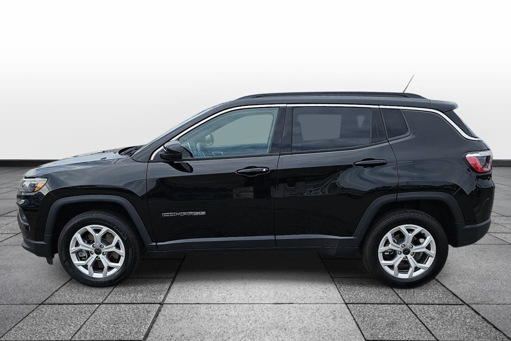Used 2025 Jeep Compass Latitude AWD/4WD image 8