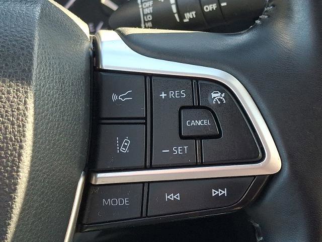 Used 2022 Toyota Highlander XLE AWD/4WD image 23