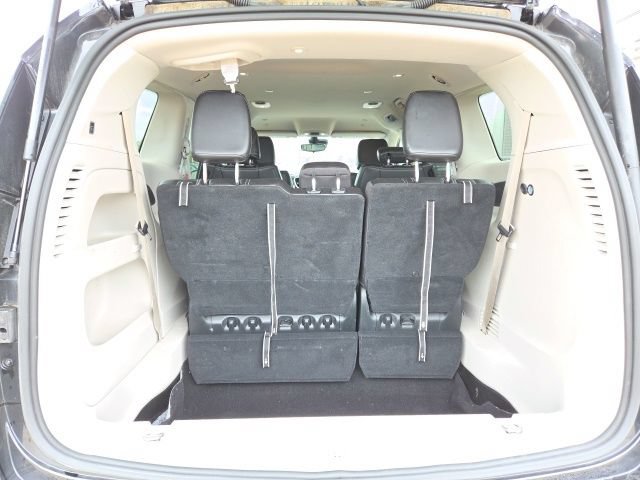 Used 2023 Chrysler Pacifica Touring-L FWD image 23