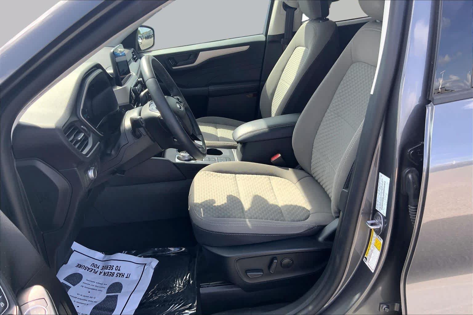Certified 2022 Ford Escape SE w/ SE Sport Appearance Package FWD image 8