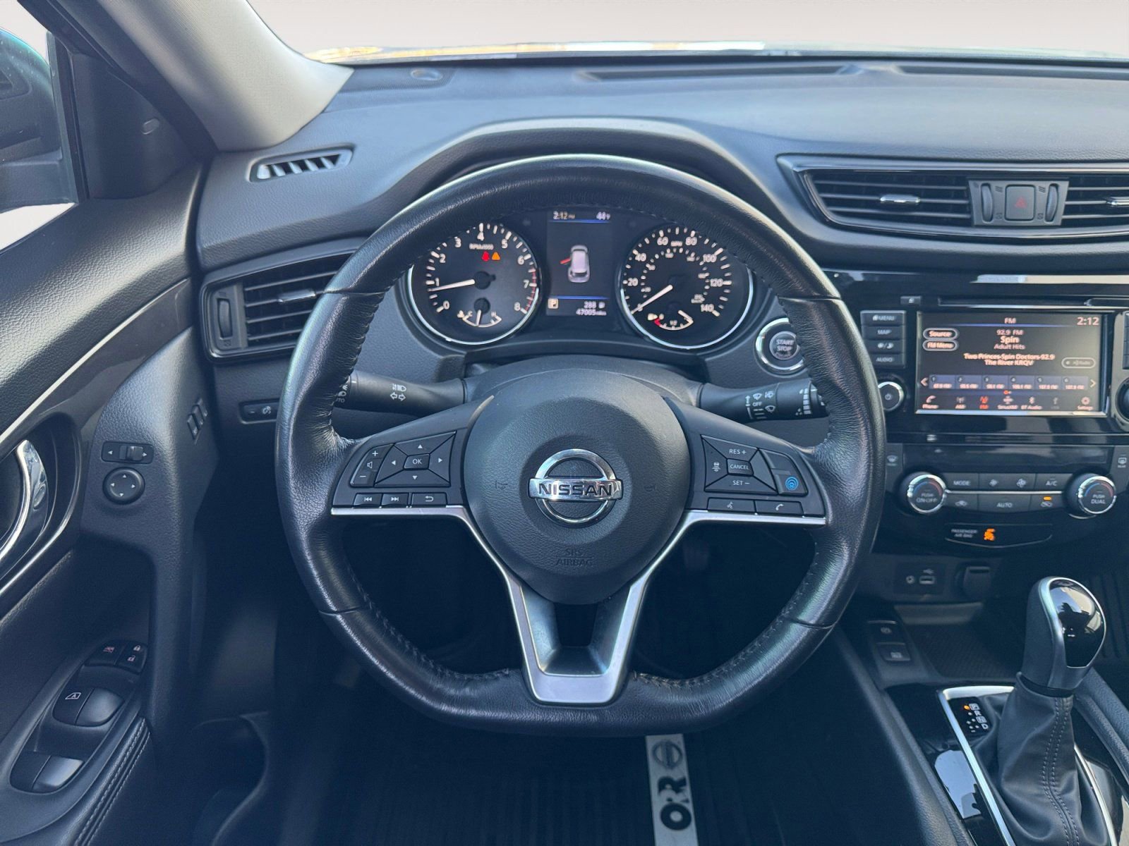 Used 2019 Nissan Rogue SV w/ Premium Package image 12