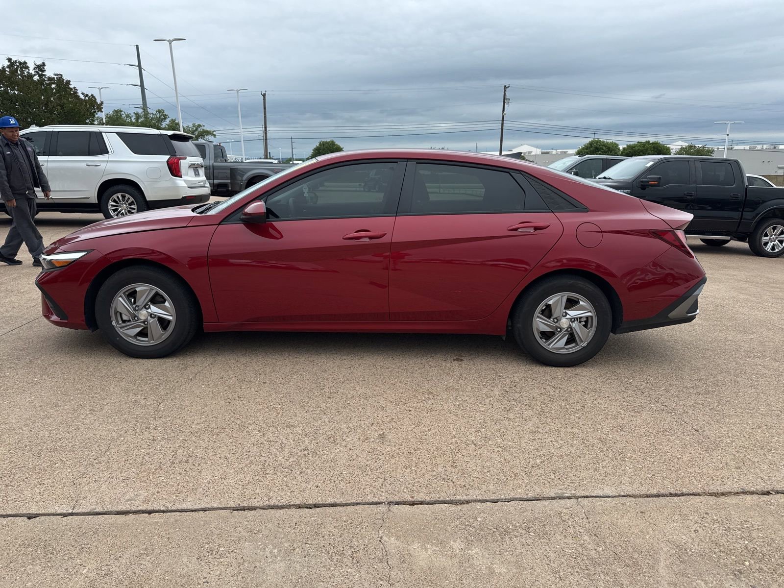 Used 2025 Hyundai Elantra SE FWD image 4