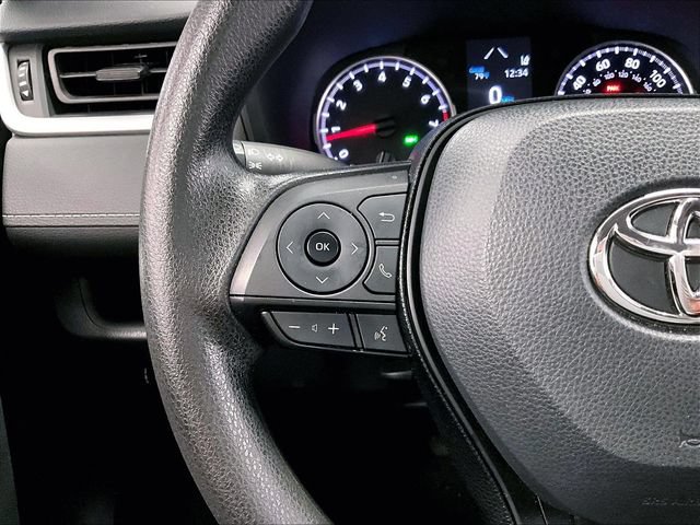 Used 2021 Toyota RAV4 LE AWD/4WD image 17