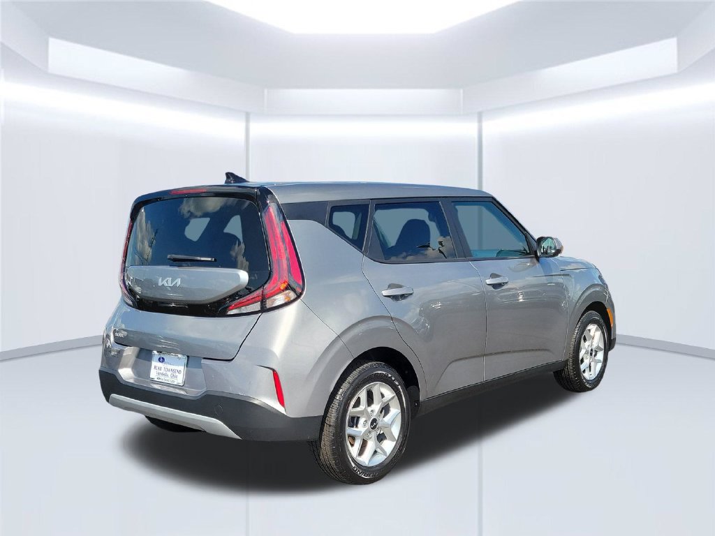 Used 2025 Kia Soul LX w/ LX Technology Package FWD image 5