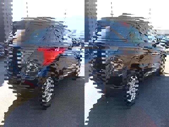 Certified 2022 Ford Explorer XLT w/ Equipment Group 202A image 2