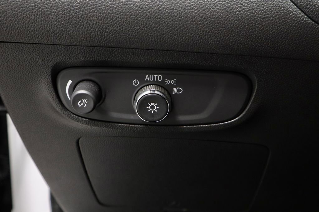 Used 2024 Buick Encore GX Avenir w/ Avenir Technology Package image 27