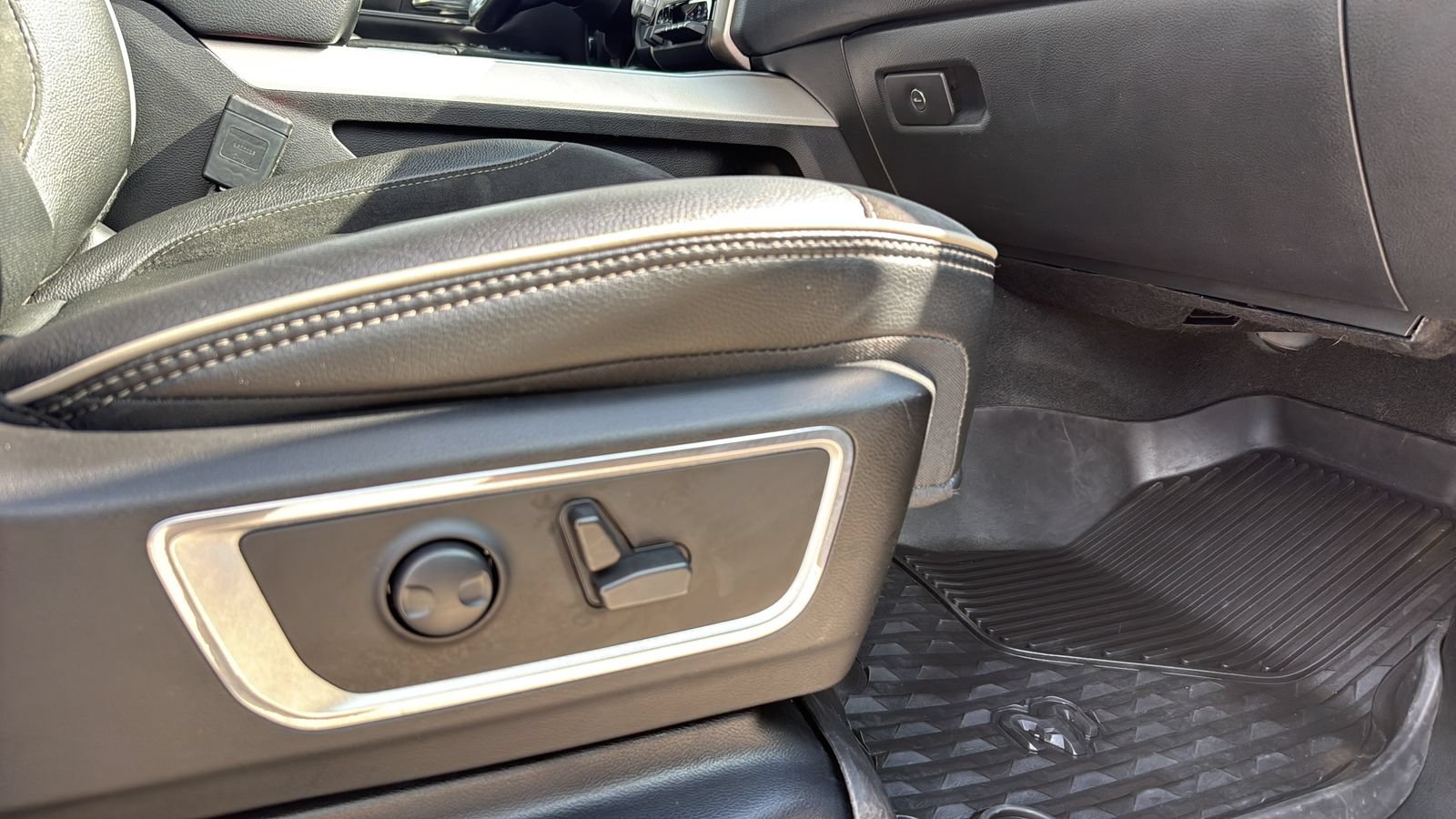 Used 2022 RAM 1500 Laramie RWD image 25