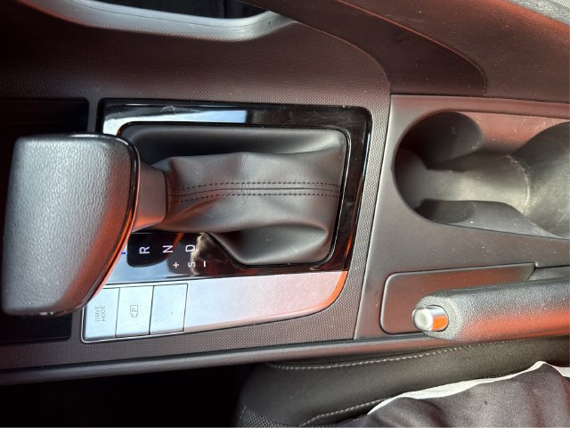 Used 2024 Hyundai Elantra SE FWD image 23