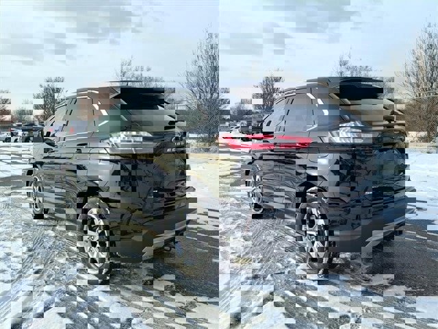 Certified 2022 Ford Edge SEL w/ Convenience Package image 2