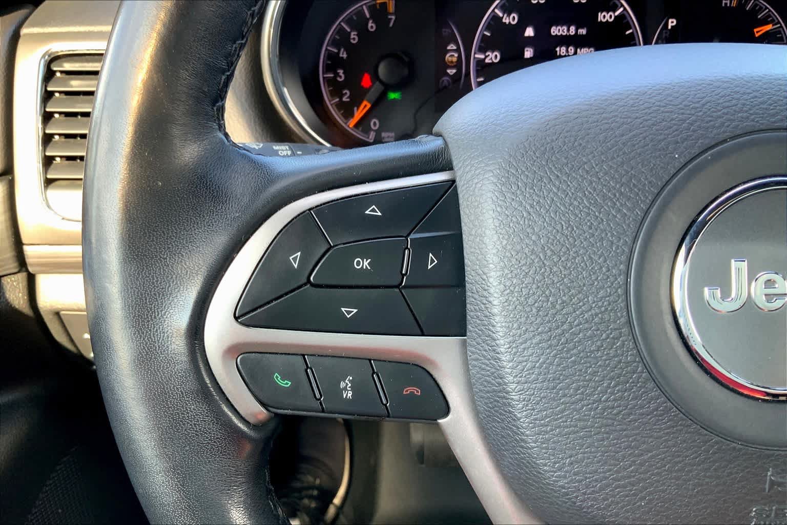 Used 2021 Jeep Grand Cherokee Laredo RWD image 23