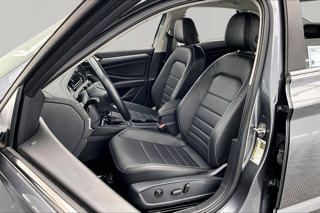 Used 2024 Volkswagen Jetta SE FWD image 25
