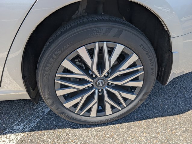 Used 2024 Nissan Altima 2.5 SV AWD/4WD image 28