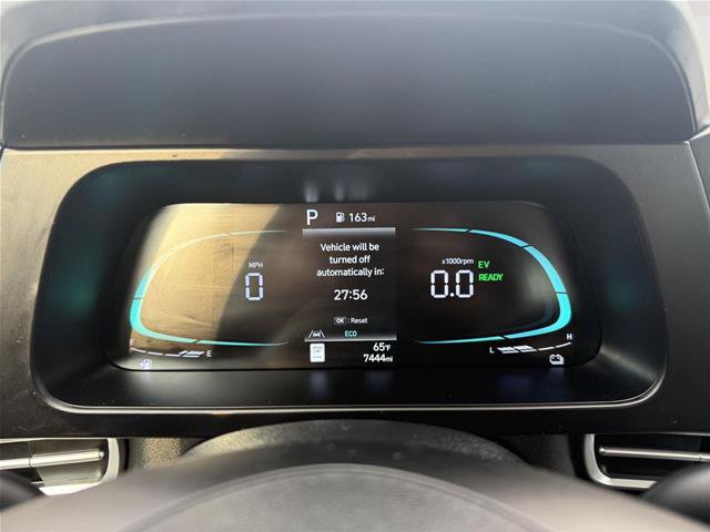 Used 2025 Hyundai Elantra Hybrid FWD image 16
