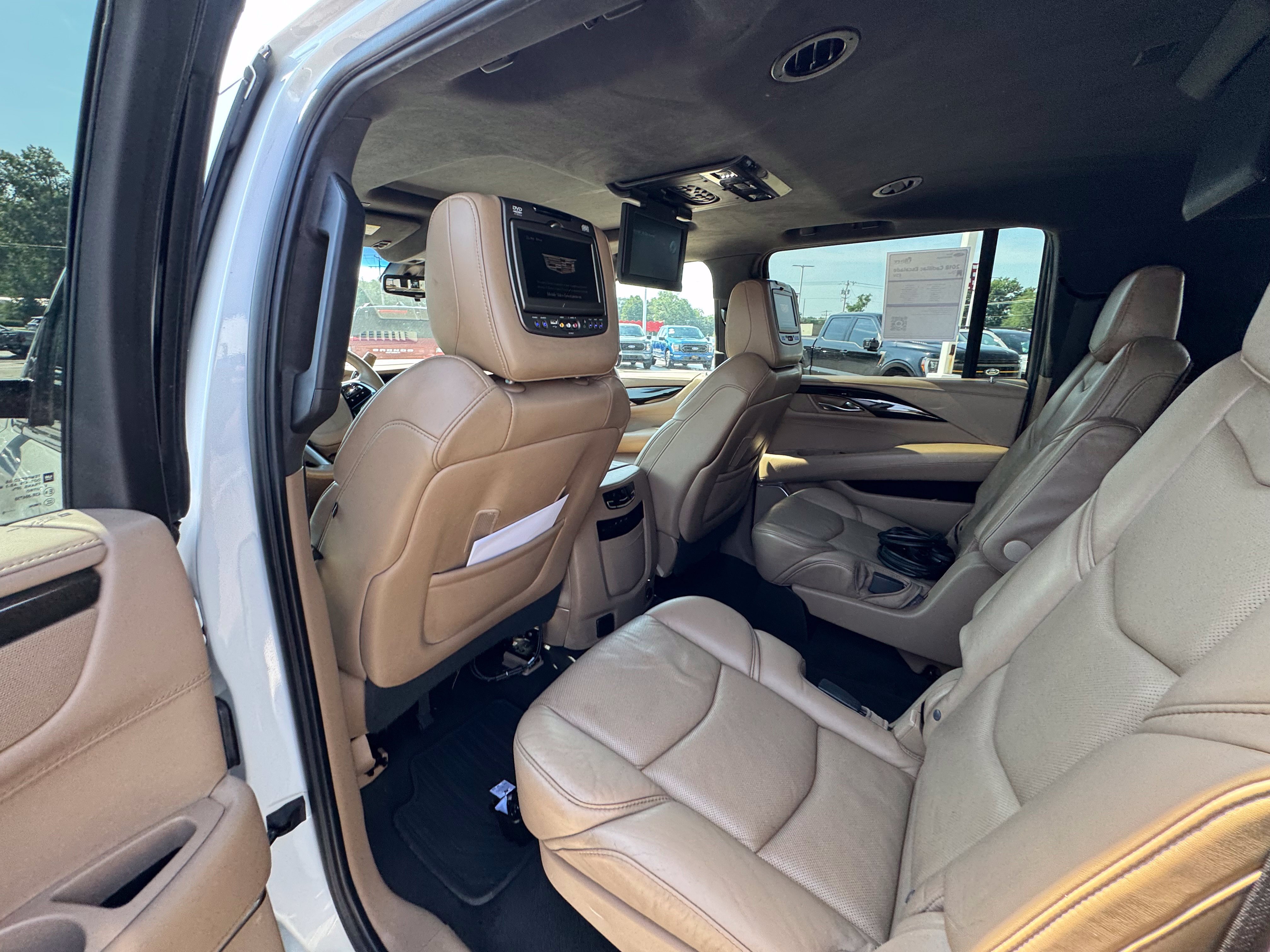 Used 2018 Cadillac Escalade ESV Platinum AWD/4WD image 29
