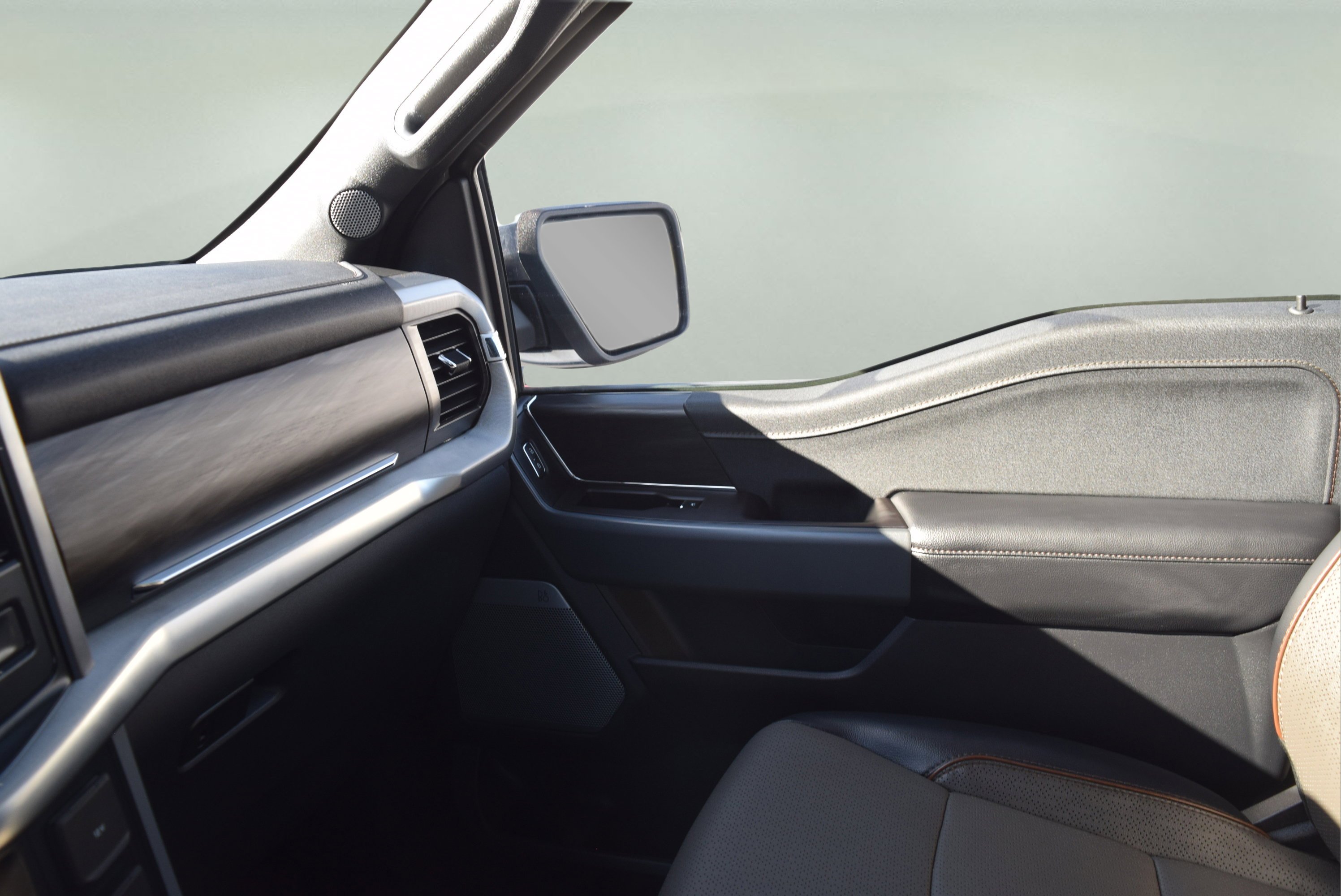 Certified 2024 Ford F150 Lariat w/ Mobile Office Package image 20