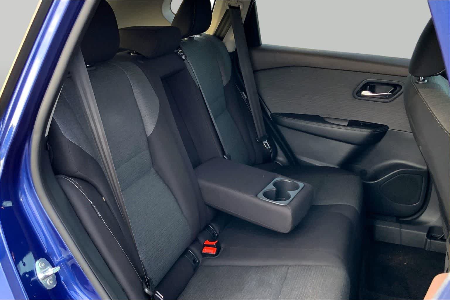 Used 2023 Nissan Rogue SV FWD image 18
