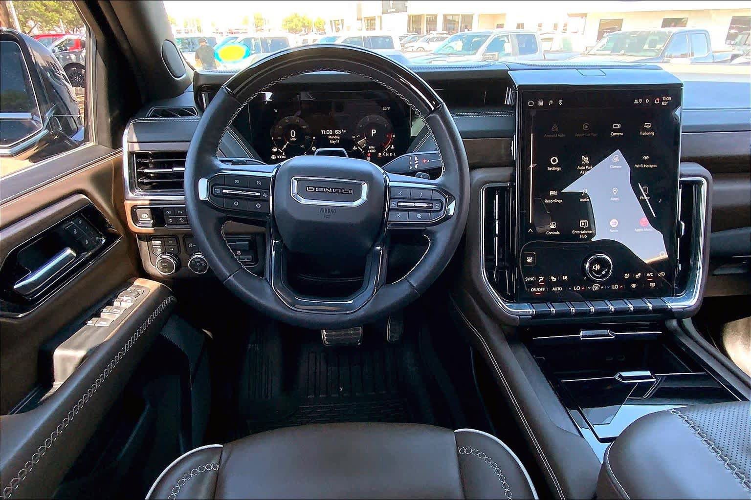 Used 2025 GMC Yukon Denali Ultimate AWD/4WD image 6