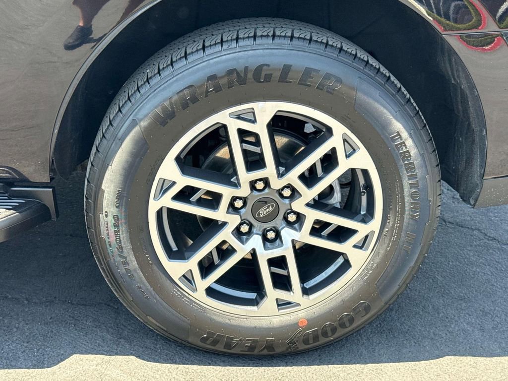 Certified 2025 Ford Expedition Active RWD image 32