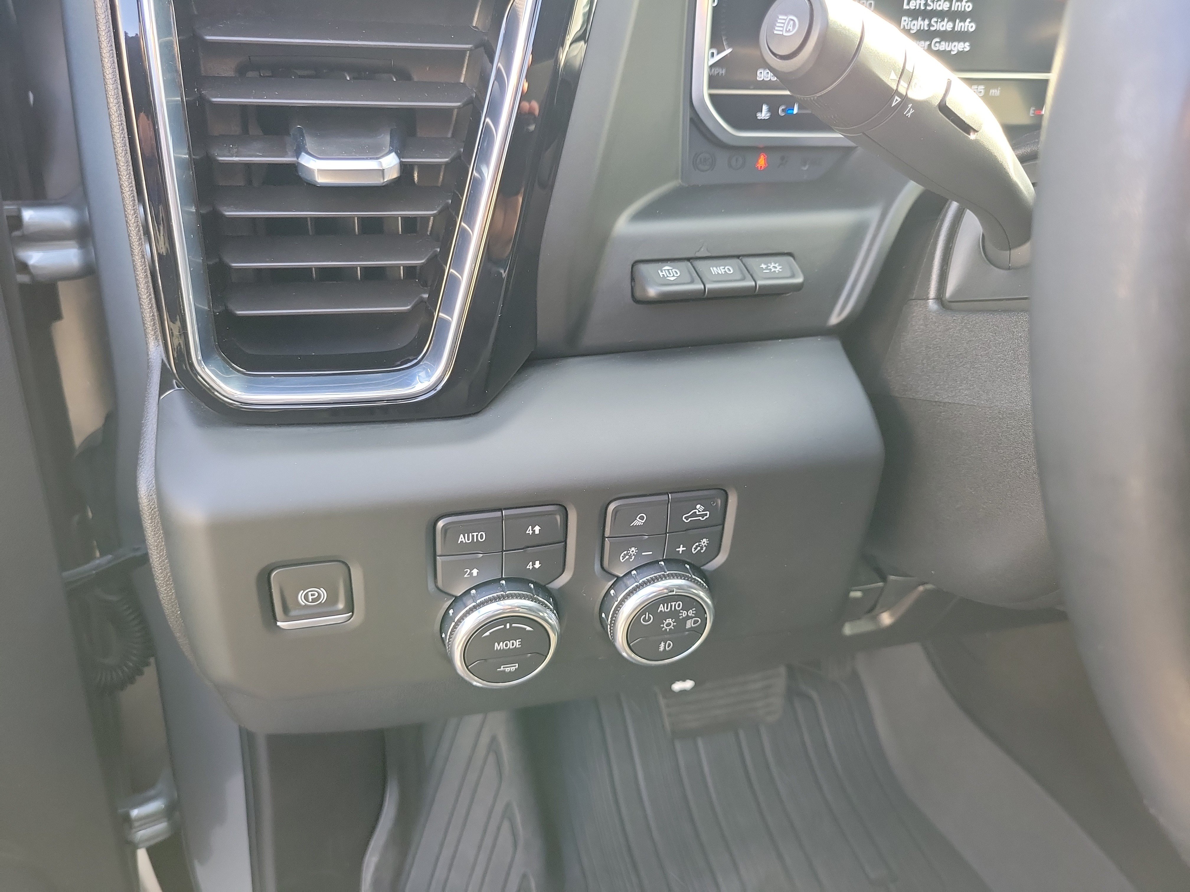 Used 2024 GMC Sierra 2500 Denali w/ Denali Reserve Package AWD/4WD image 11