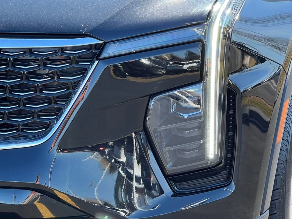 Used 2025 Cadillac XT4 Premium Luxury image 37