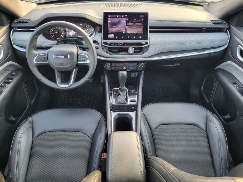 Used 2024 Jeep Compass Latitude image 16