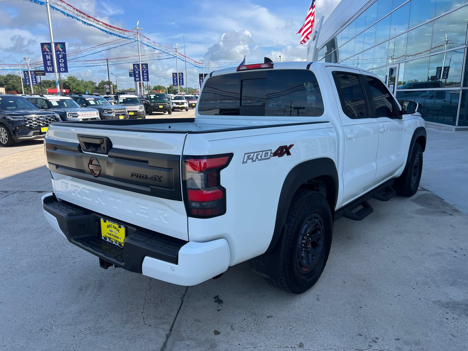 Used 2025 Nissan Frontier PRO-4X AWD/4WD image 3