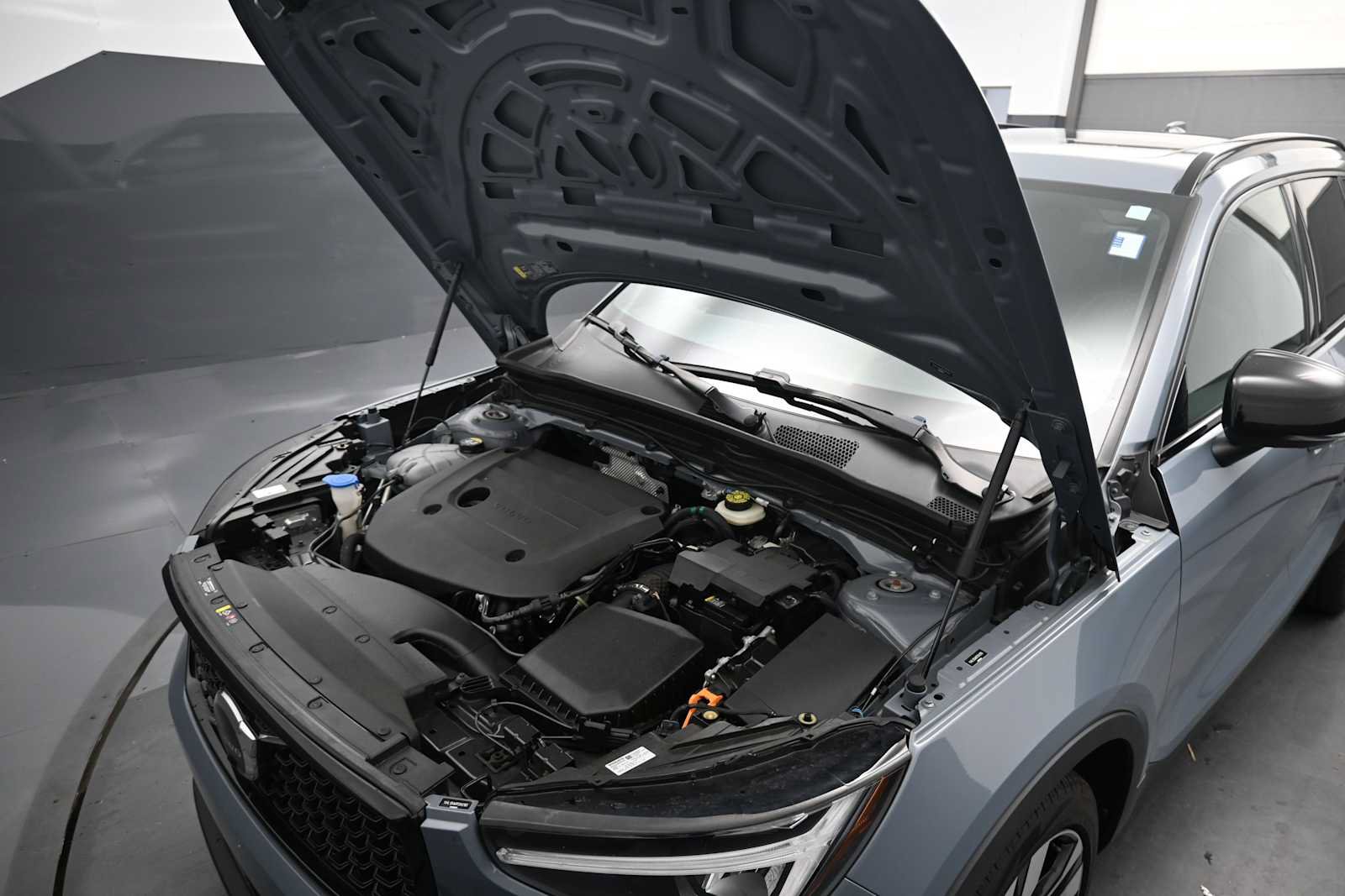 Used 2023 Volvo XC40 B5 Plus w/ Driver Assist Package AWD/4WD image 31