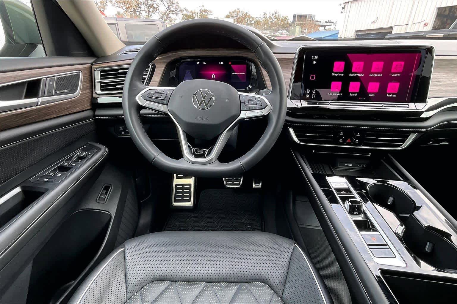 Used 2025 Volkswagen Atlas SEL Premium R-Line AWD/4WD image 6