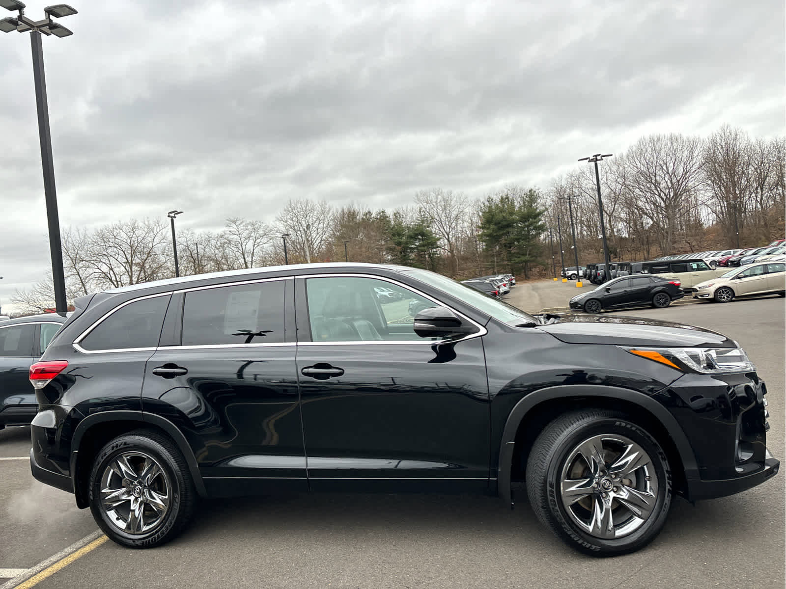 Used 2019 Toyota Highlander Limited Platinum image 3