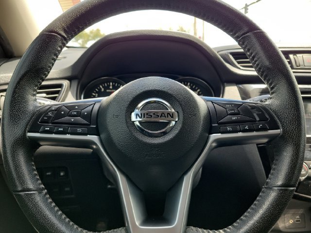 Used 2020 Nissan Rogue SV FWD image 25