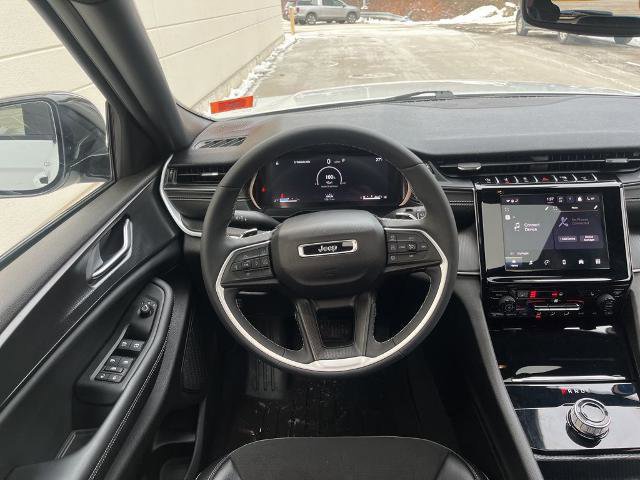 Used 2024 Jeep Grand Cherokee Altitude image 16