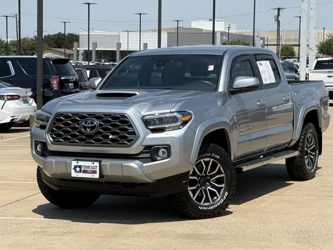 Used 2023 Toyota Tacoma TRD Sport w/ Technology Package AWD/4WD image 2